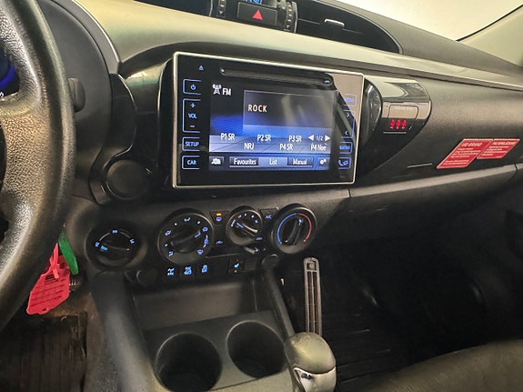 Toyota HiLux 9 of 15