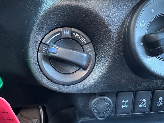 Toyota HiLux 14 of 15