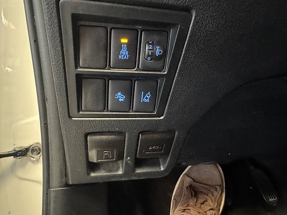 Toyota HiLux 12 of 15