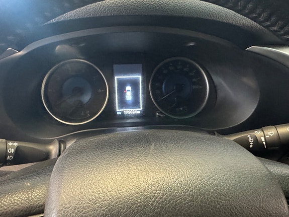Toyota HiLux 7 of 15