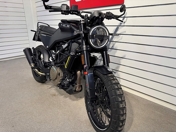 Husqvarna Svartpilen 401 Akrapovic 6 of 7