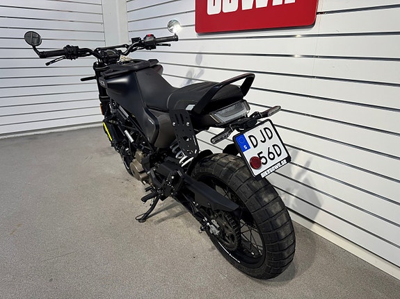 Husqvarna Svartpilen 401 Akrapovic 4 of 7