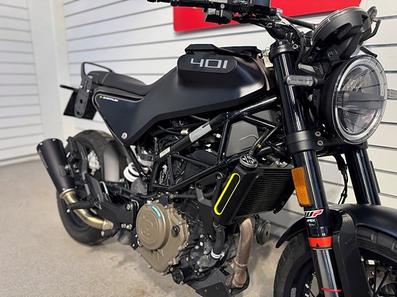 Husqvarna Svartpilen 401 Akrapovic 2 of 7