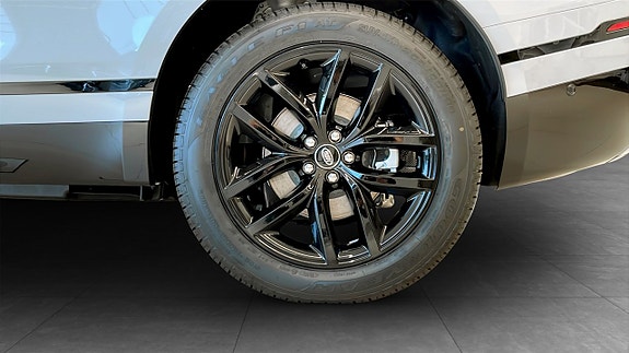 Land Rover Range Rover Velar 9 of 11