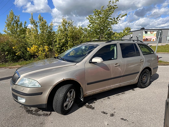 Skoda Octavia 2 of 5