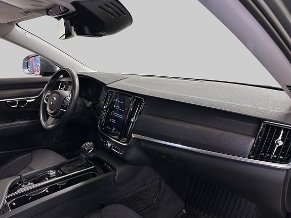 Volvo V90 Cross Country 9 of 18