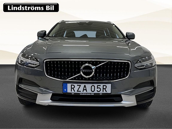 Volvo V90 Cross Country 8 of 18