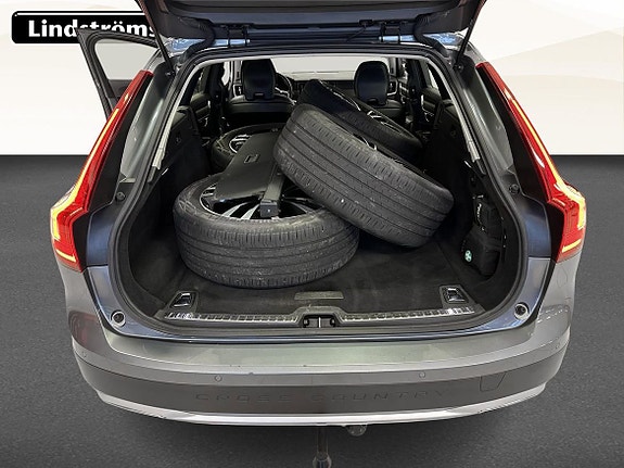 Volvo V90 Cross Country 12 of 18