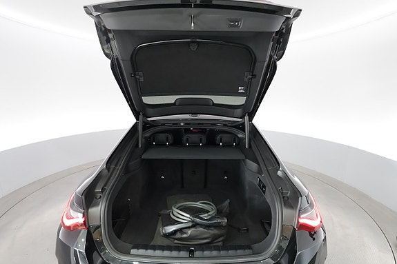 BMW i4 28 of 30