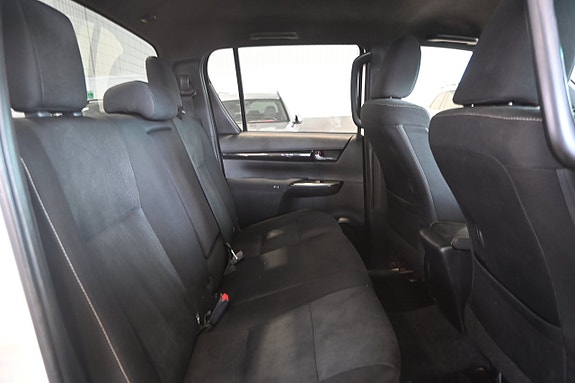 Toyota HiLux 14 of 21