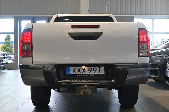 Toyota HiLux 4 of 21