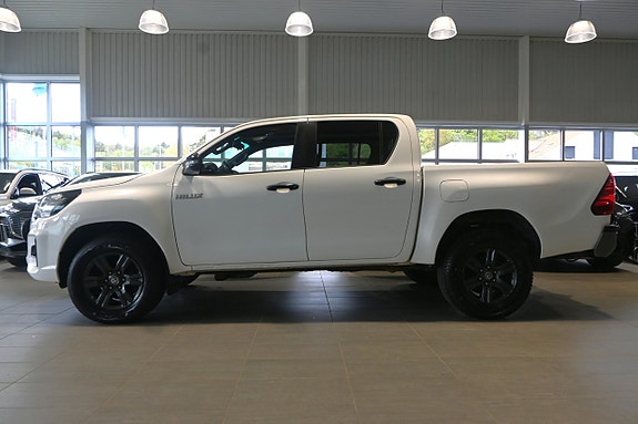 Toyota HiLux 2 of 21