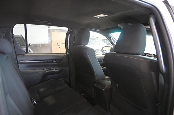 Toyota HiLux 13 of 21