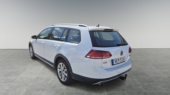 Volkswagen Golf Alltrack 3 of 5
