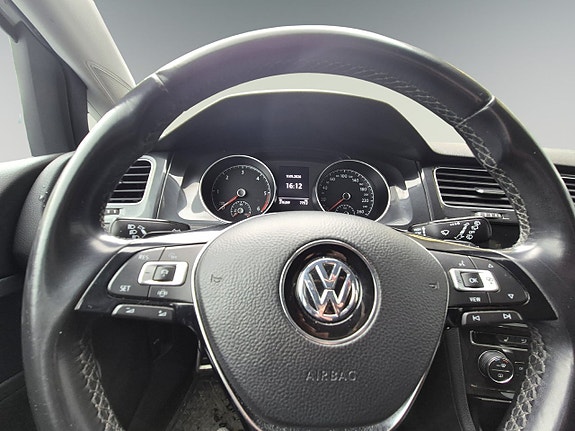 Volkswagen Golf Alltrack 12 of 15