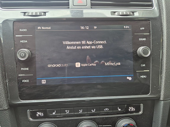 Volkswagen Golf Alltrack 13 of 15