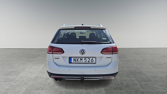 Volkswagen Golf Alltrack 4 of 5