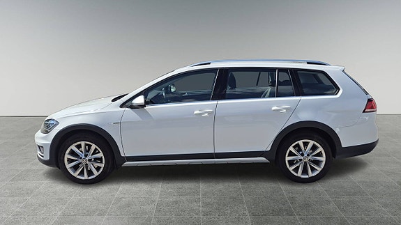Volkswagen Golf Alltrack 2 of 5