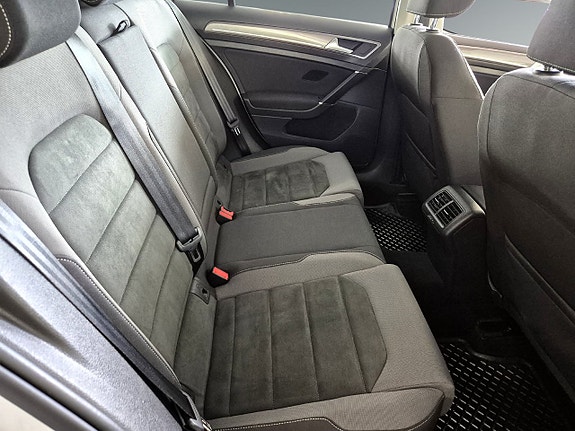 Volkswagen Golf Alltrack 10 of 15