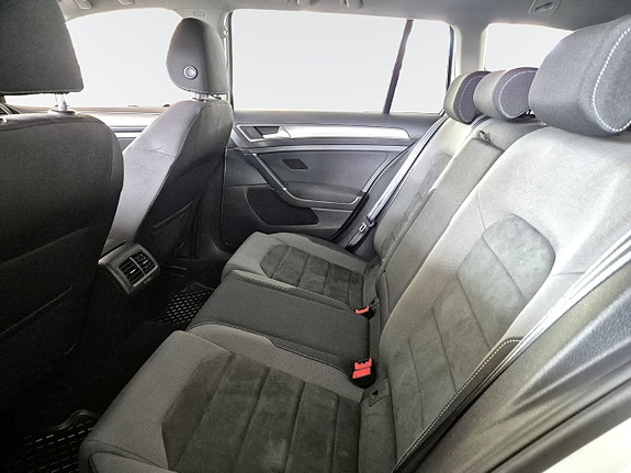 Volkswagen Golf Alltrack 11 of 15