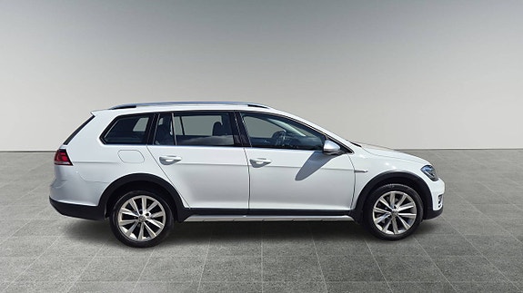 Volkswagen Golf Alltrack 5 of 5