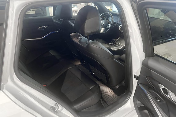 BMW 320 13 of 17