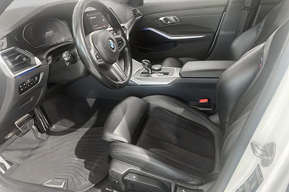BMW 320 9 of 17