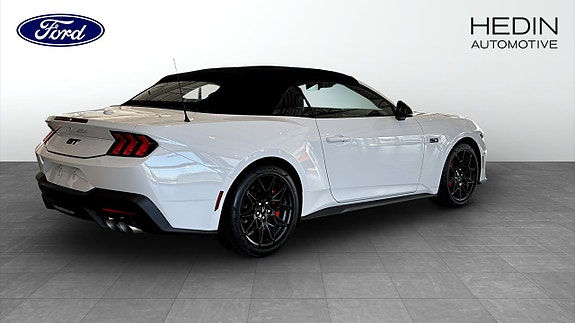 Ford Mustang 2 of 5
