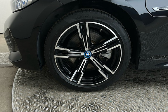 BMW 330e 12 of 25
