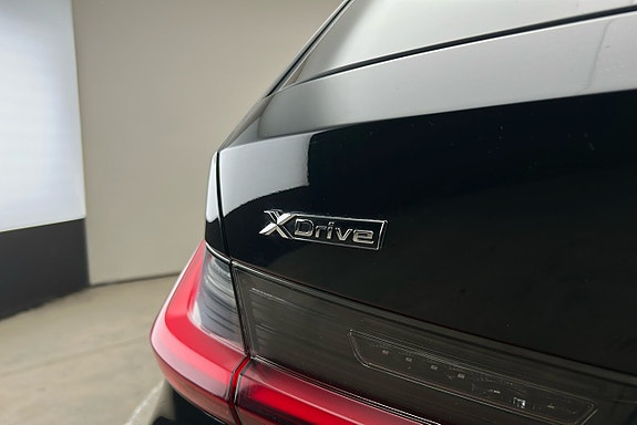 BMW 330e 25 of 25