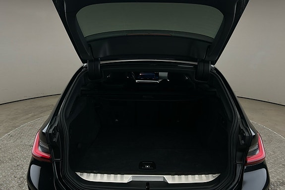 BMW 330e 14 of 25