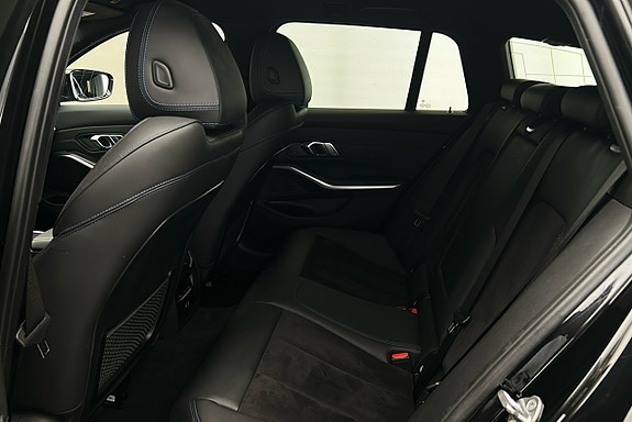BMW 330e 13 of 25