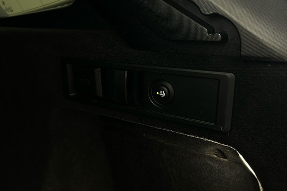 BMW 330e 16 of 25