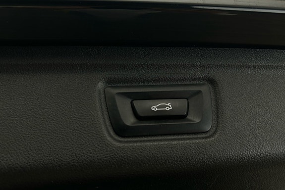 BMW 330e 15 of 25