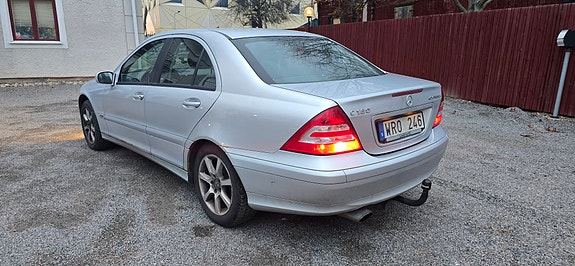 Mercedes-Benz C180 3 of 5