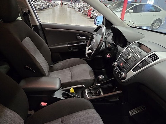 Kia Ceed 4 of 10