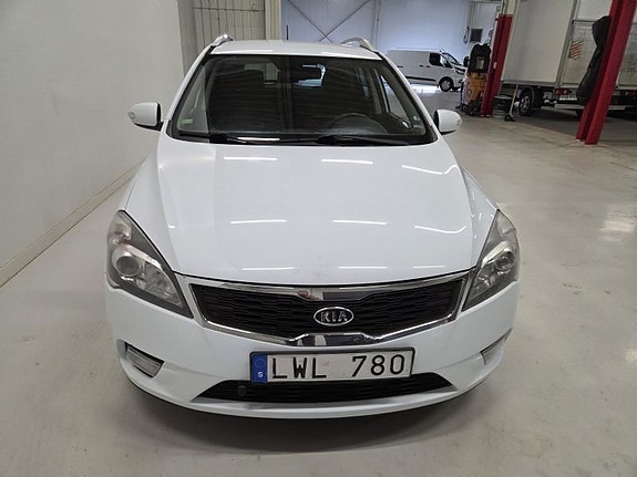 Kia Ceed 2 of 10