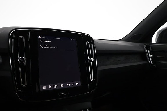 Volvo EX40 14 of 19