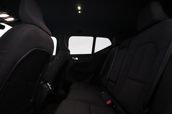 Volvo EX40 10 of 19