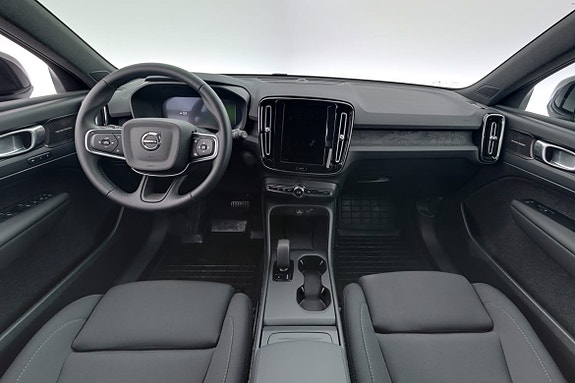Volvo EX40 7 of 19