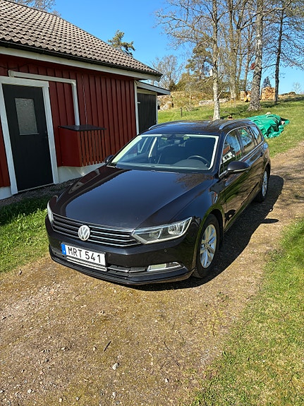 Volkswagen Passat 2 of 4
