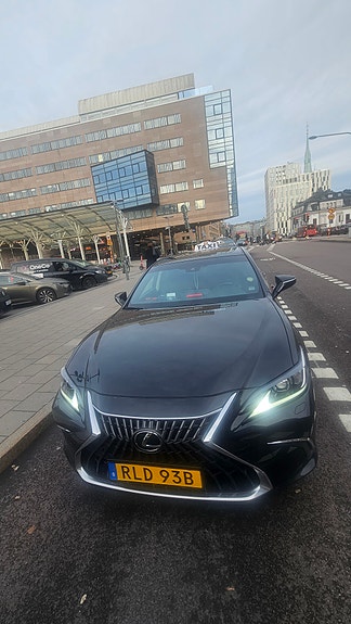 Lexus ES300 5 of 9