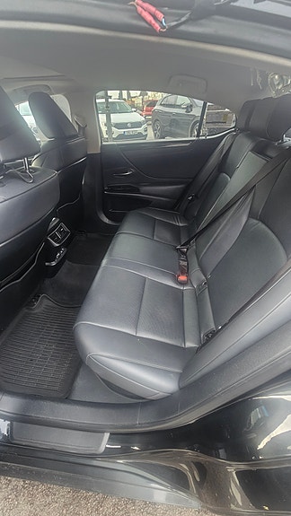 Lexus ES300 8 of 9