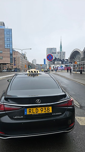 Lexus ES300 3 of 9