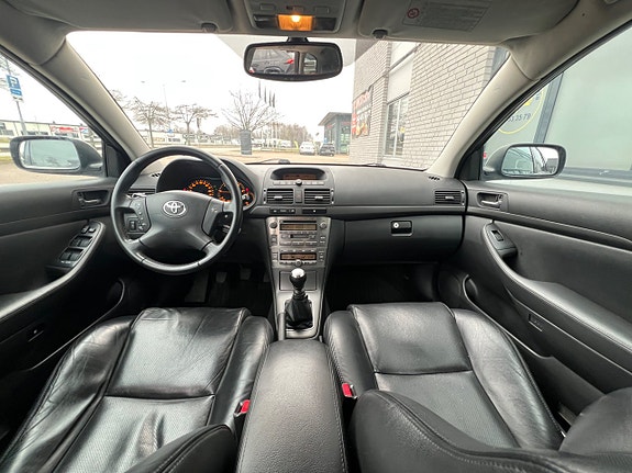 Toyota Avensis 9 of 24