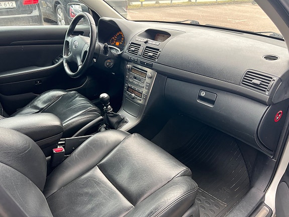 Toyota Avensis 12 of 24