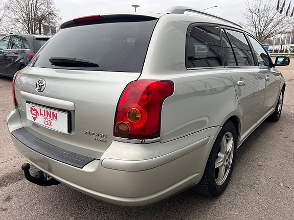Toyota Avensis 4 of 5