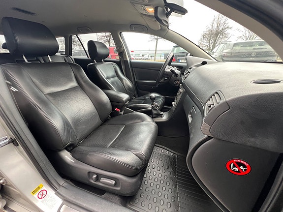 Toyota Avensis 13 of 24