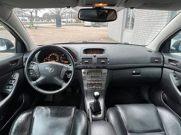 Toyota Avensis 8 of 24
