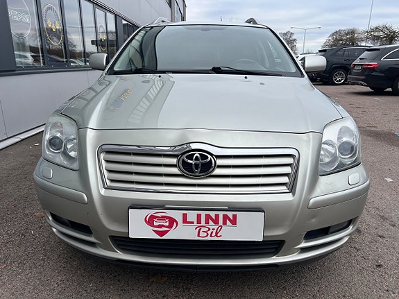 Toyota Avensis 2 of 5